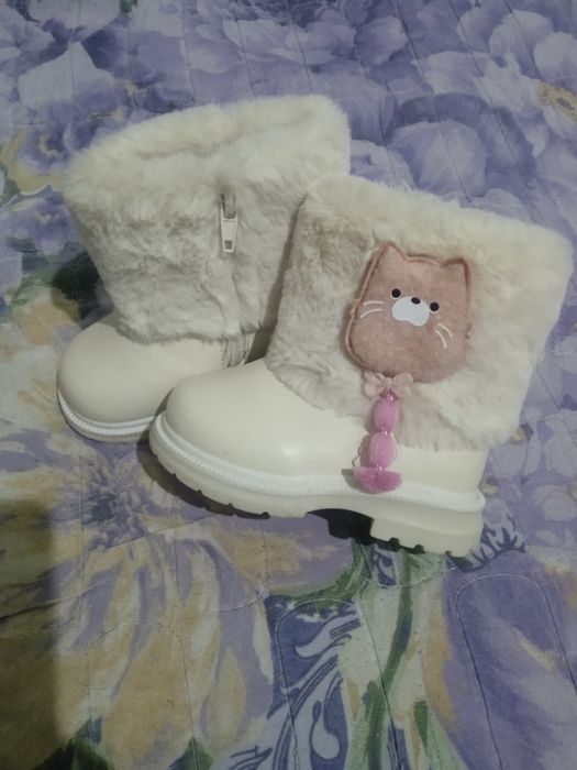 Qizaloqlar uchun etikcha. Yangi. 21 razmer.  Kogon.