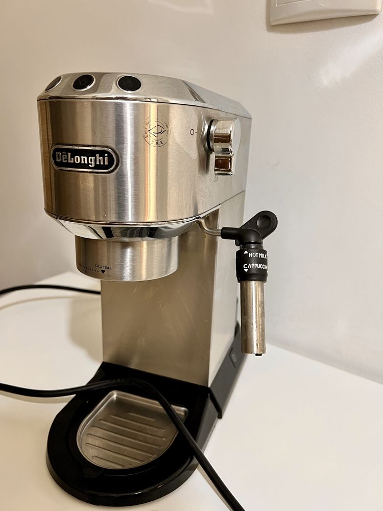 Espressor De’ Longhi Dedica Style EC 685 Inox