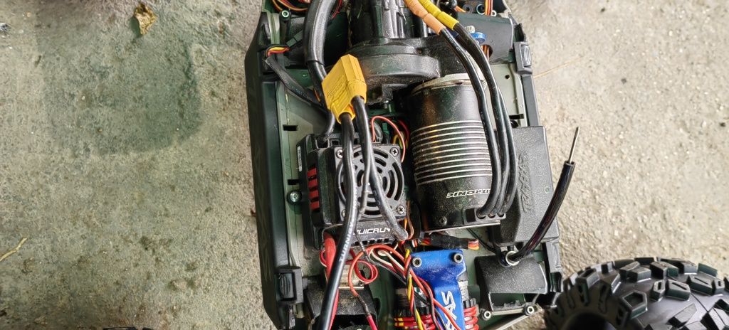 Traxxas summit 1/8