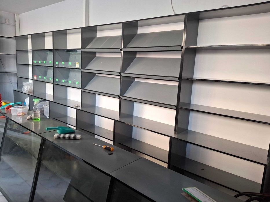 Магазин учун мебел жихозлари (ветрина, полкалар) 3 ой ишлатилган