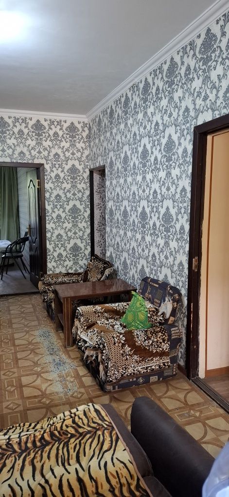 Продаю квартиру Яшнабадский р-он Авиасозлар-1. 2-ком 1-этаж 4-этажный