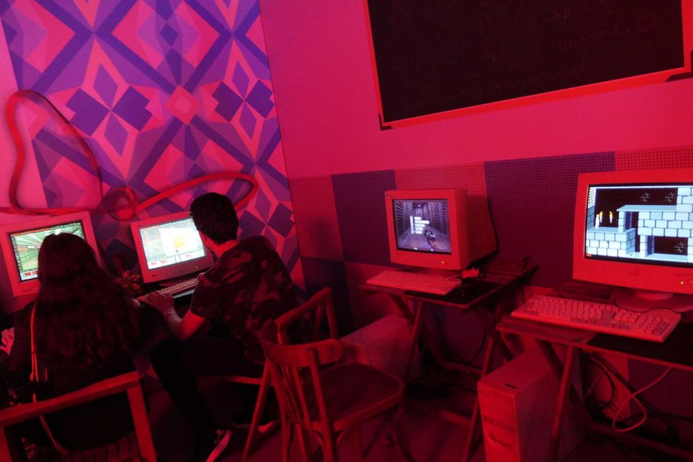 Eveniment Retro Vintage Oldies TV Setup 80s 90s Video LAN Party Gaming