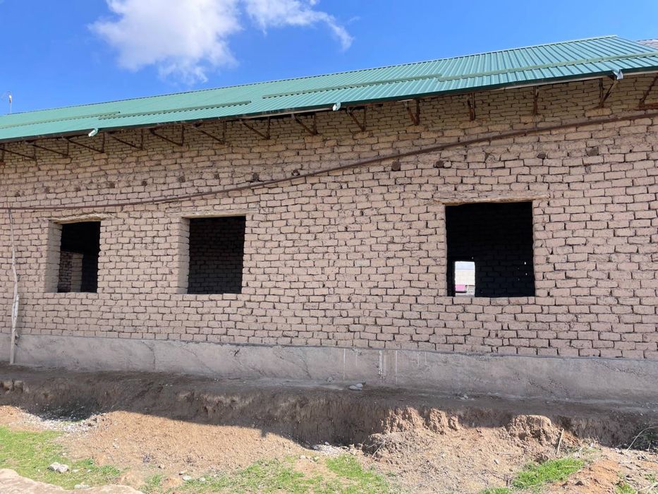 Участка сотилади ( аэропротда, хавоси тоза ва тинч жойда )