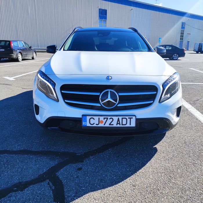 Vand Mercedes GLA 200 benzina.