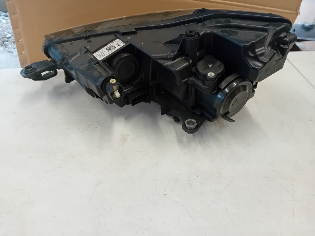 Far dr  sau stânga skoda scala cod 657941016 an 2022