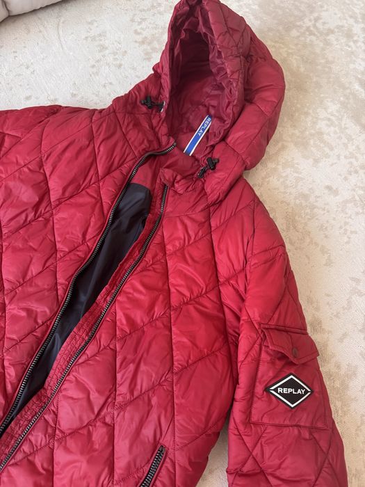 Преходно яке на Replay