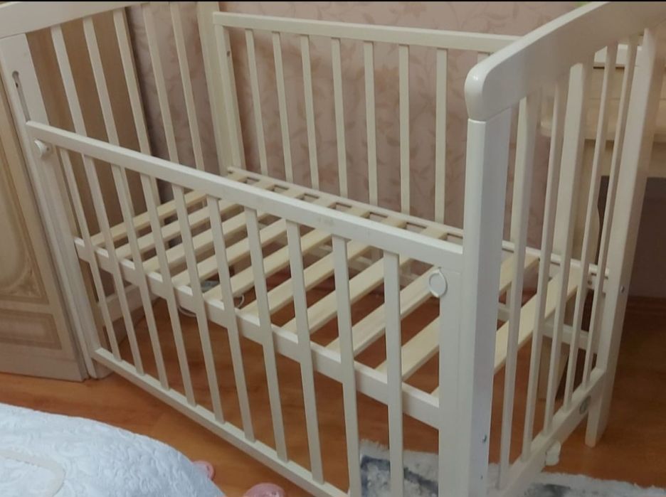 Детская кроватка, матрас, бортик, постельный набор