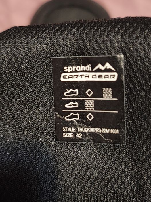 Продавам мъжки зимни обувки, непромокаеми  марка Sprandi