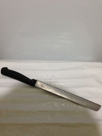 ОТДАМ ДАРОМ нож поварской (для торта, хлеба, мяса) из Бельгии, Б/У
