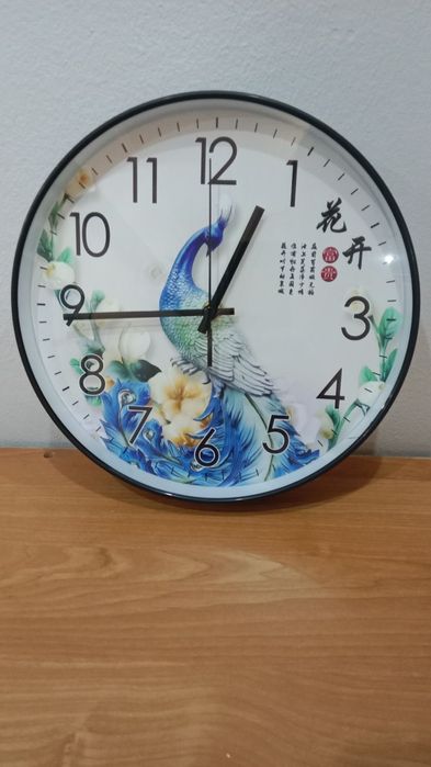 Часы настенные новые, 25 см.