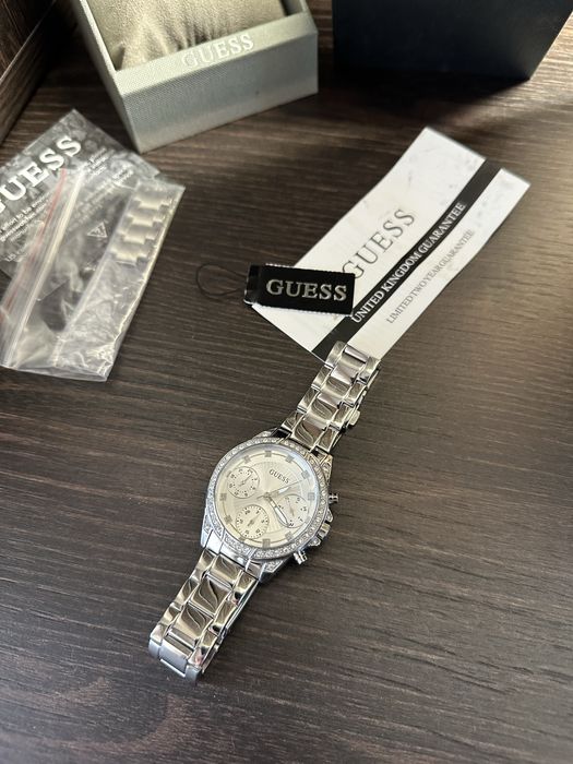 GUESS часовник