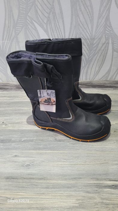 Продается спецобувь