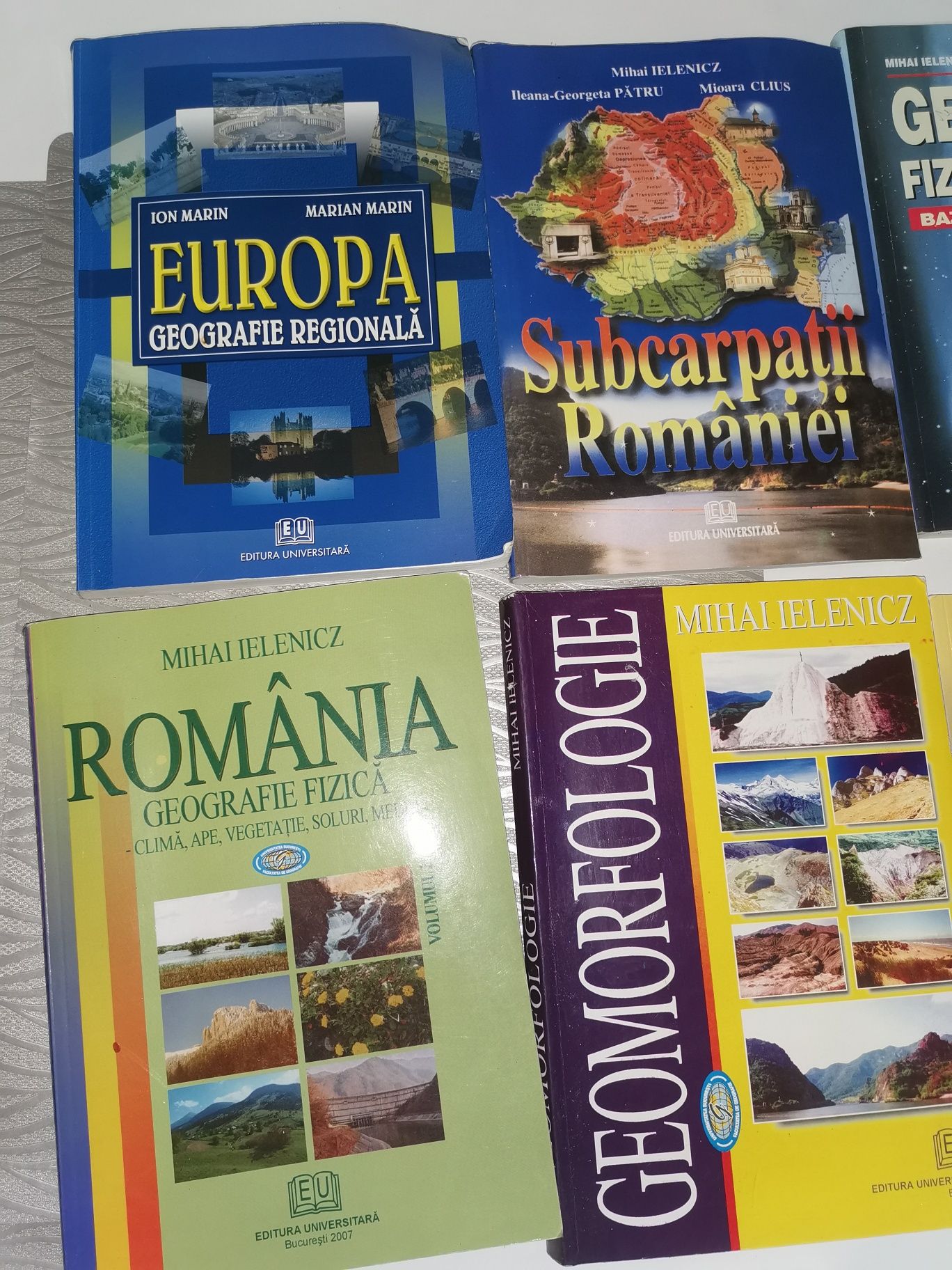 Vând Cărți de Geografie