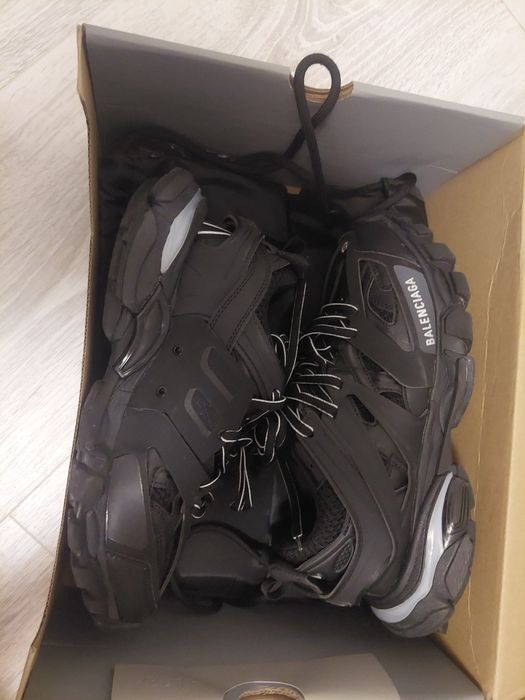 Vand/Schimb Balenciaga track led