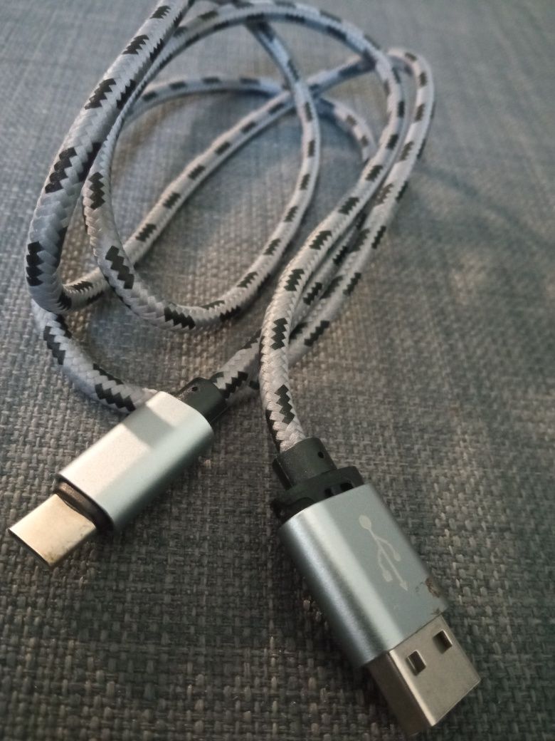 USB кабели 2 бр.