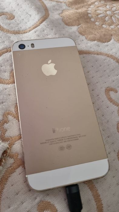 Айфон 5s почти в идеальном состоянии