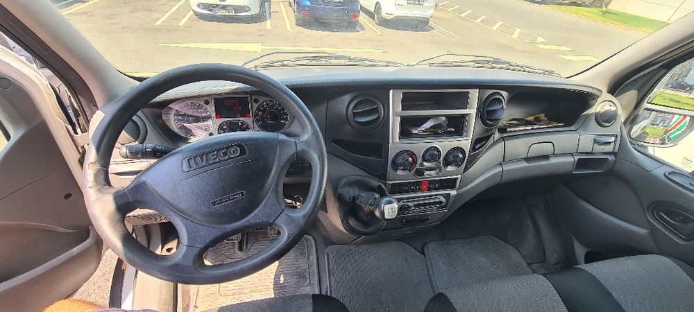 Duba de inchiriat fără sofer/cu sofer