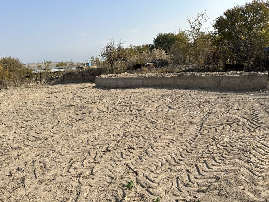 Участок с фундаментом кокозеке