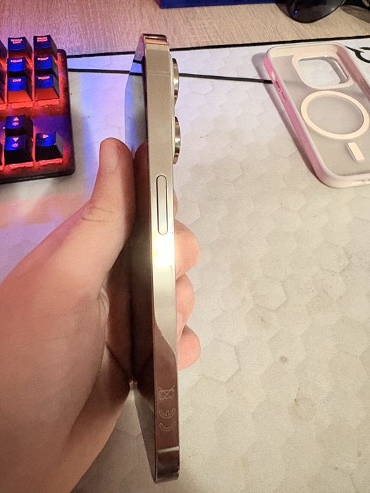 Vand Iphone 14 Pro Gold