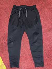 Pantaloni Nike Tech Fleece