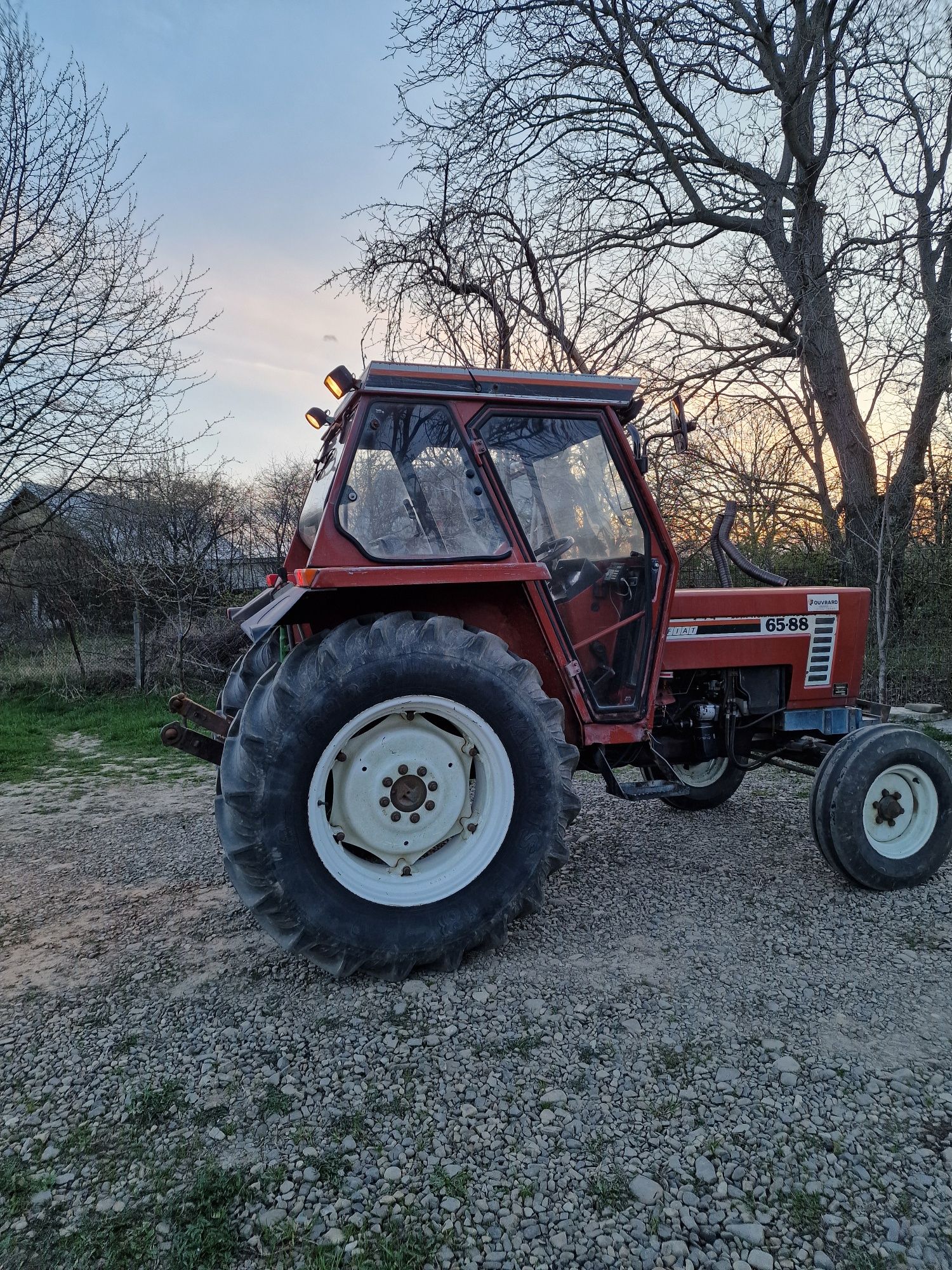 Tractor FIATAGRI 65-88 cp.65, patru cilindri