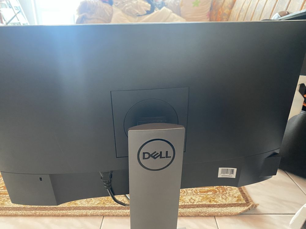 Продавам монитор Dell P2419H 24” инча Full HD