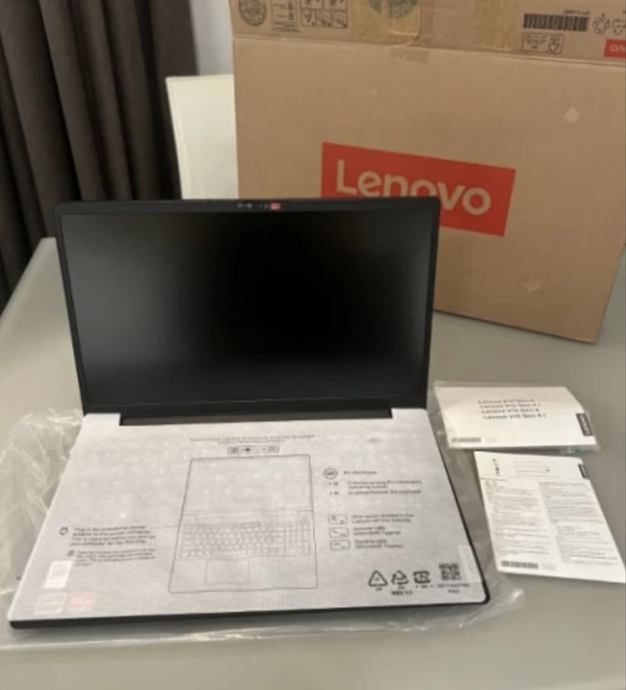 Лаптоп Lenovo V15 G4 AMD Ryzen 3, 16 GB RAM, 512 GB SSD Windows 11