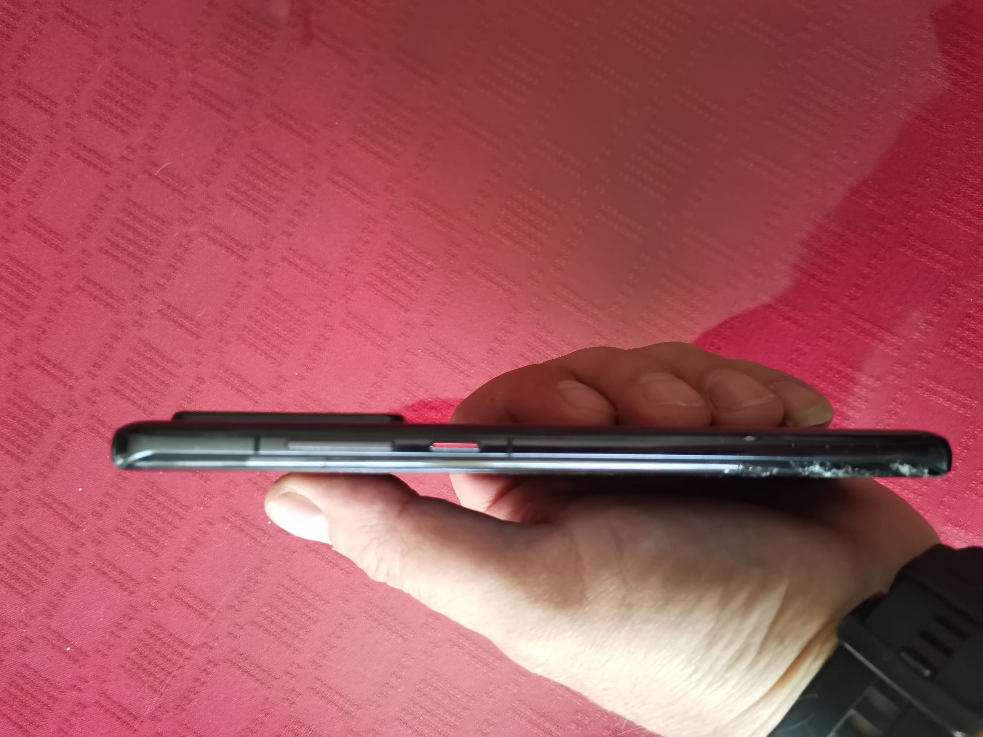Vând Huawei P40 Pro cu display-ul spart.