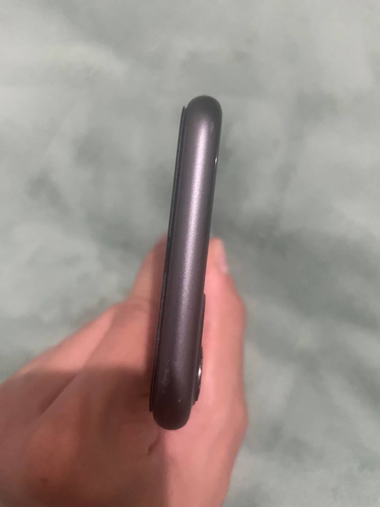 Iphone 11 black sotiladi