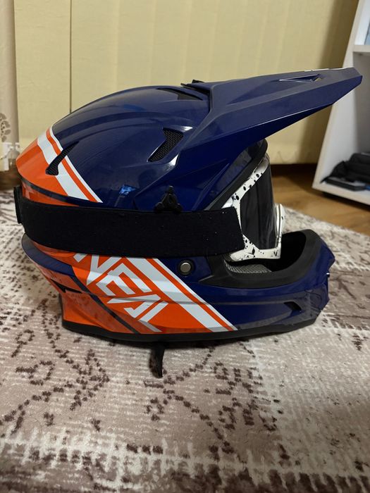 КАСКАТА СЕ ПРОДАВА БЕЗ МАСКАТА!Продавам оригинална каска оneal