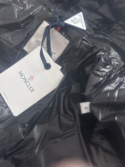 Geaca Moncler MONTCLA size 3(M) noua, made in Albania