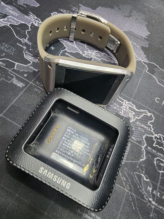 Samsung Gear S soati sotiladi. Camerasam bo.