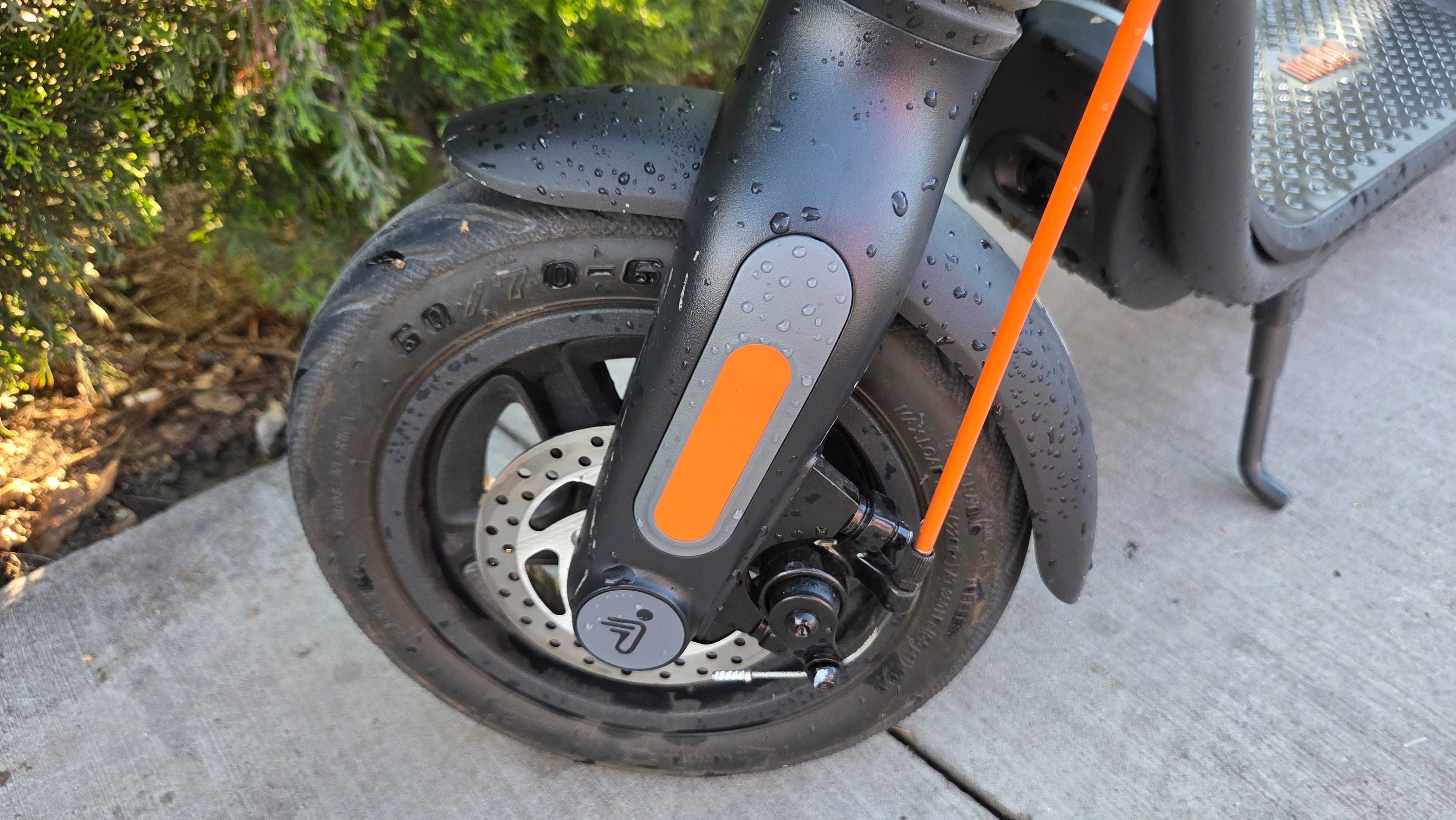 Електрическа тротинетка Segway Ninebot F2 Pro