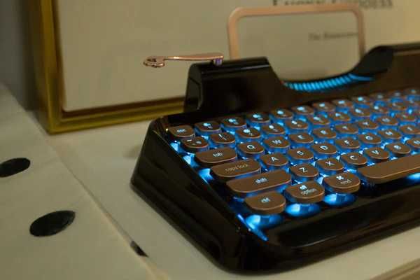 Tastatura mecanica, iluminata, deosebita, retro style model KnewKey