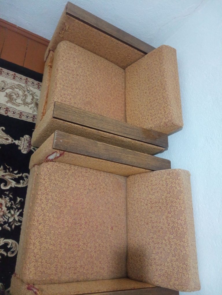 Divan , kreslo ,