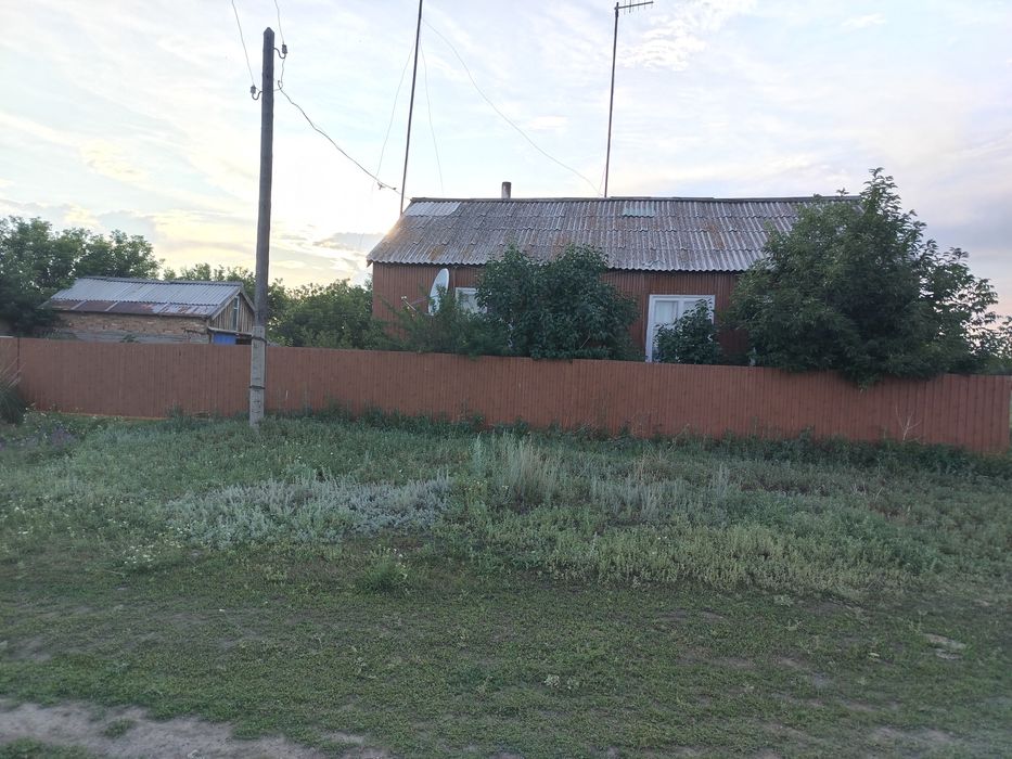 Продам частный трех комнатный дом в селе Азовое.