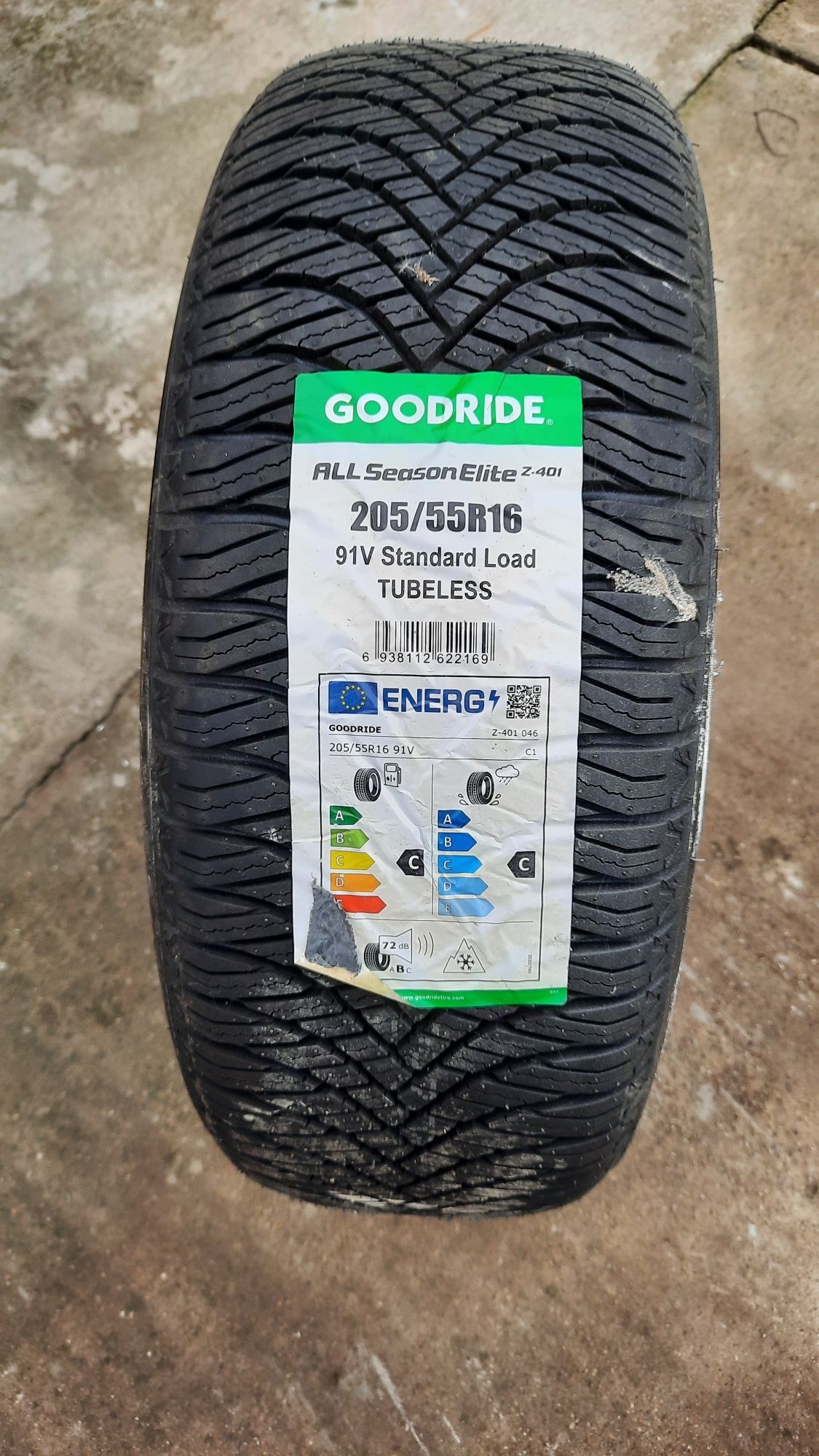 Vand cauciucuri noi 205/55r16 pret 500lei ambele