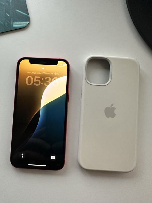 Vând iPhone 12 mini (PRODUCT) RED – ediție limitată.
