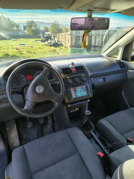 Vând Touran 1.9 TDi