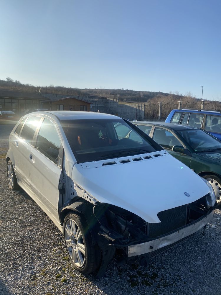 Мерцедес Mercedes B200 на части