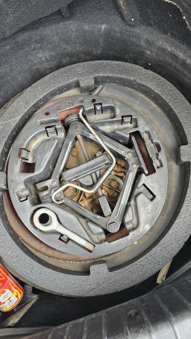 Продавам Алфа ромео 156sw цяла за части или на части