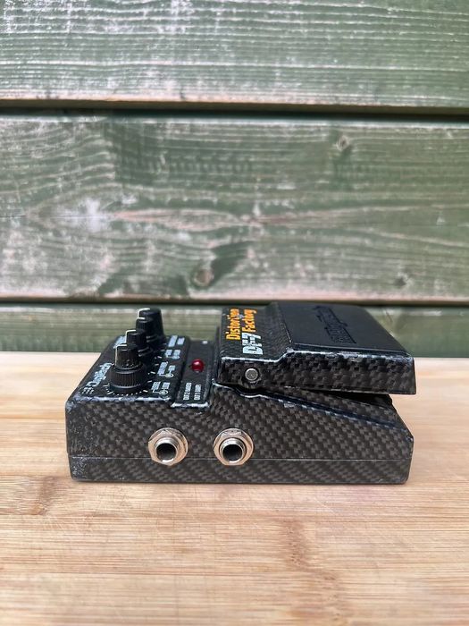 Vând Digitech DF-7 Distortion Factory