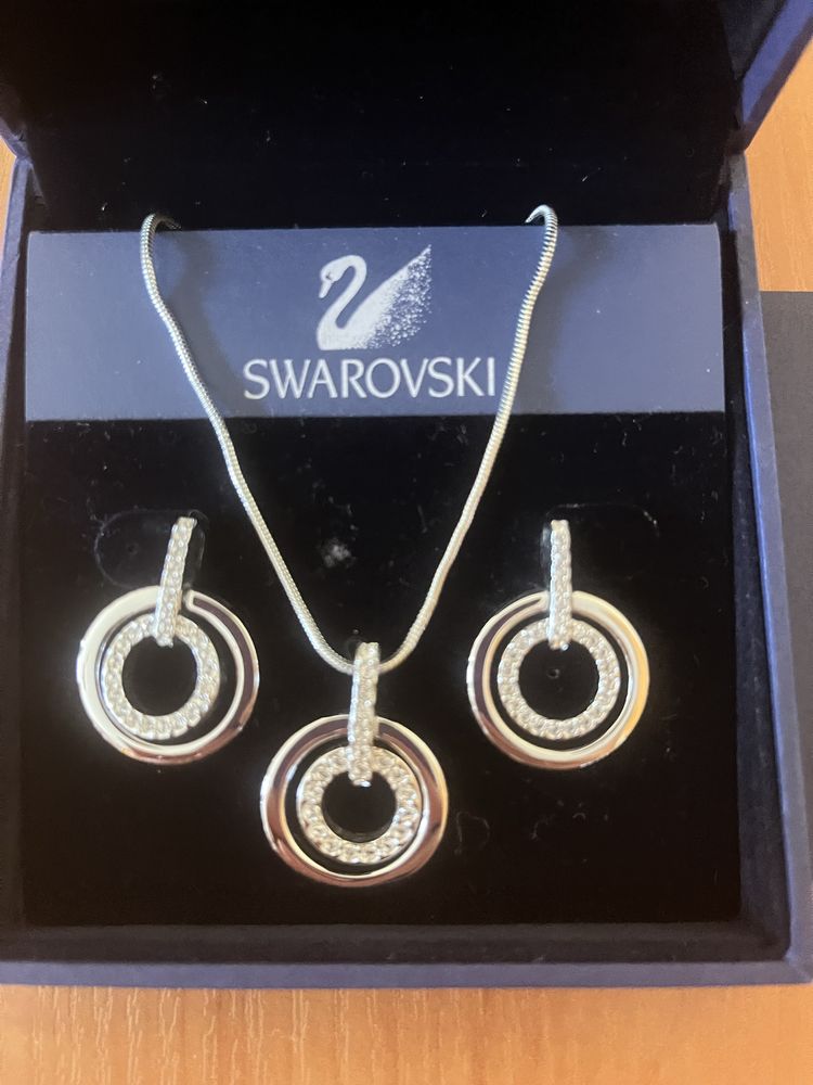 Нов комплект колие и обеци на Swarovski със сертификат