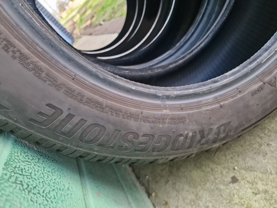 Anvelope 235/55R18 marca Bridgestone, DOT 2022, 6.5 mm