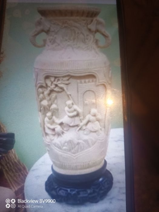 Продавам Ваза слонова кост