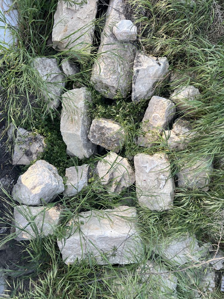 Камък дялан от каменен зид