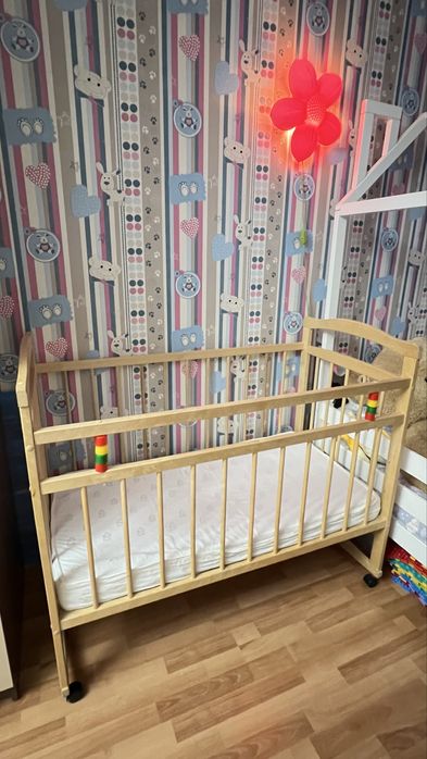 Детская кроватка с матрасом