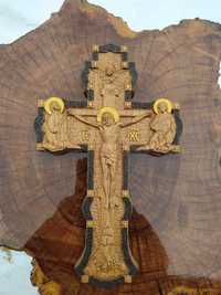 Cruce de perete sculptată în lemn de stejar