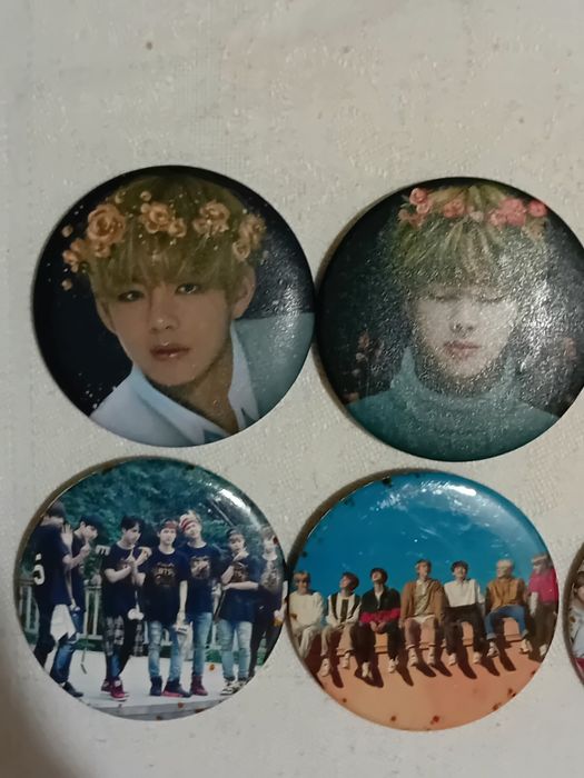 Значки на BTS и 1D