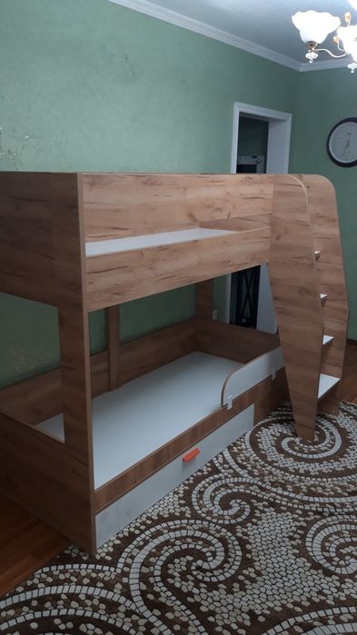 Двухьярусная кровать.